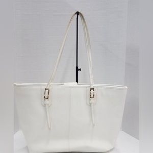 💗Vince Camuto bag 💗Snow White